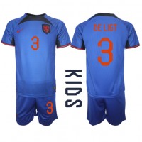 Nederländerna Matthijs de Ligt #3 Replika babykläder Bortaställ Barn VM 2022 Kortärmad (+ korta byxor)